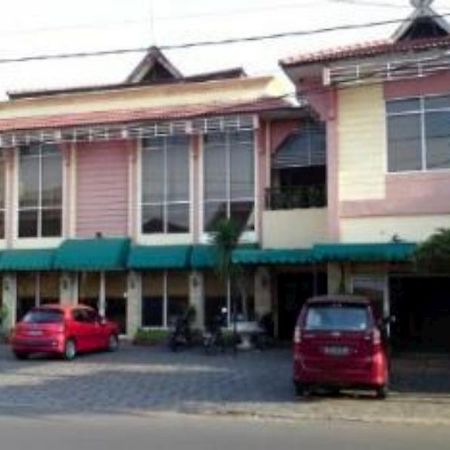 Hotel Margosuko มะลัง ภายนอก รูปภาพ